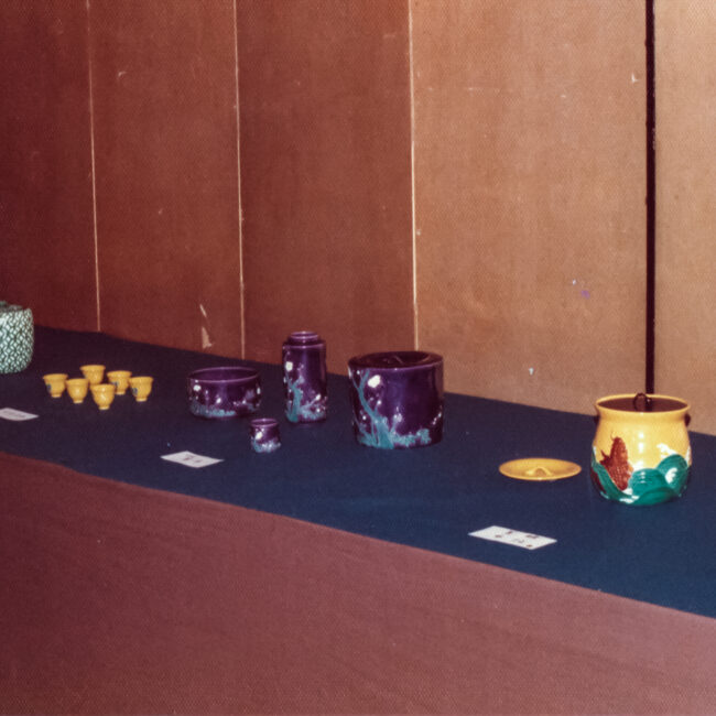 En la sala de exposiciones de la Asociación de Cerámica Tradicional de Kioto (Club de Arte de Tokio)